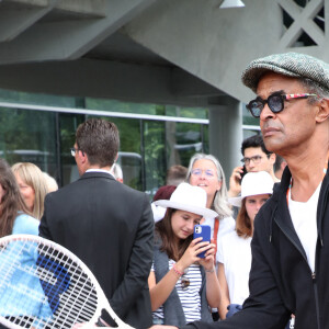 Yannick Noah joue avec des enfants à l'Urban Tennis pour l'association " Fête le Mur " dont il est le Président - Internationaux de France de Tennis de Roland Garros 2022 - Jour 5. A Paris le 26 Mai 2022. Bertrand Rindoff/Bestimage