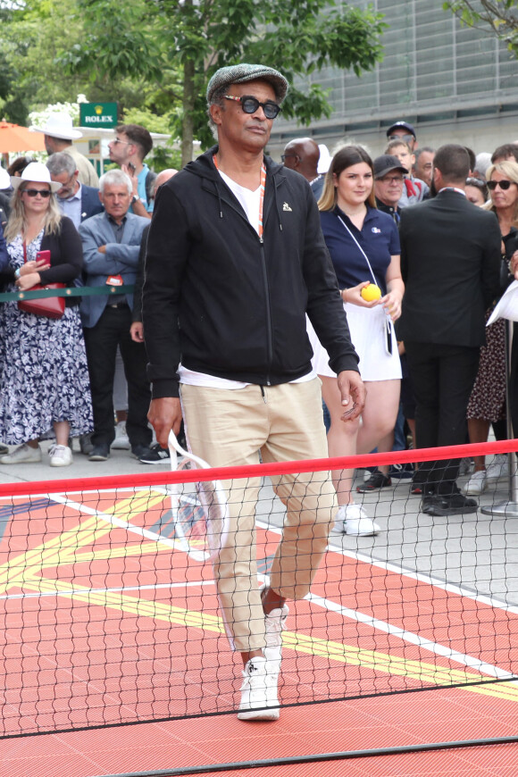 Yannick Noah joue avec des enfants à l'Urban Tennis pour l'association " Fête le Mur " dont il est le Président - Internationaux de France de Tennis de Roland Garros 2022 - Jour 5. A Paris le 26 Mai 2022. Bertrand Rindoff/Bestimage