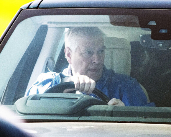 Le prince Andrew, duc d'York, au volant de sa voiture à Windsor. Le 30 avril 2022 