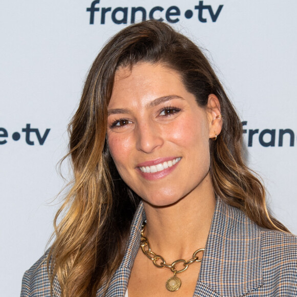 Laury Thilleman lors du photocall dans le cadre de la conférence de presse de France Télévisions au Pavillon Gabriel à Paris, France, le 24 août 2021. © Pierre Perusseau/Bestimage