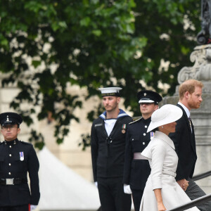 Le prince Harry, duc de Sussex et Meghan Markle, duchesse de Sussex - Les membres de la famille royale et les invités lors de la messe célébrée à la cathédrale Saint-Paul de Londres, dans le cadre du jubilé de platine (70 ans de règne) de la reine Elisabeth II d'Angleterre. Londres, le 3 juin 2022.