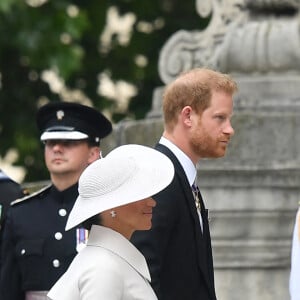 Le prince Harry, duc de Sussex et Meghan Markle, duchesse de Sussex - Les membres de la famille royale et les invités lors de la messe célébrée à la cathédrale Saint-Paul de Londres, dans le cadre du jubilé de platine (70 ans de règne) de la reine Elisabeth II d'Angleterre. Londres, le 3 juin 2022.