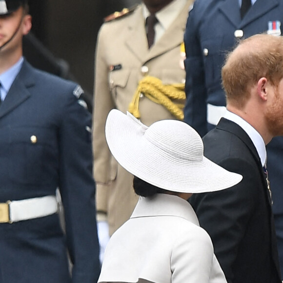 Le prince Harry, duc de Sussex et Meghan Markle, duchesse de Sussex - Les membres de la famille royale et les invités lors de la messe célébrée à la cathédrale Saint-Paul de Londres, dans le cadre du jubilé de platine (70 ans de règne) de la reine Elisabeth II d'Angleterre. Londres, le 3 juin 2022.