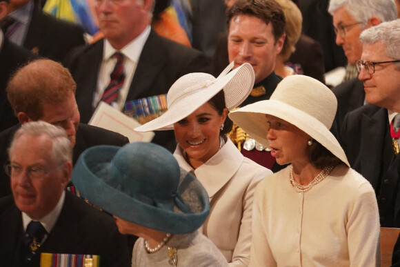 Le prince Harry, duc de Sussex et Meghan Markle, duchesse de Sussex - Les membres de la famille royale et les invités lors de la messe célébrée à la cathédrale Saint-Paul de Londres, dans le cadre du jubilé de platine (70 ans de règne) de la reine Elisabeth II d’Angleterre. Londres, le 3 juin 2022.  The Duke and Duchess of Sussex and Lady Sarah Chatto attending the National Service of Thanksgiving at St Paul's Cathedral, London, on day two of the Platinum Jubilee celebrations for Queen Elizabeth II. Picture date: Friday June 3, 2022. 