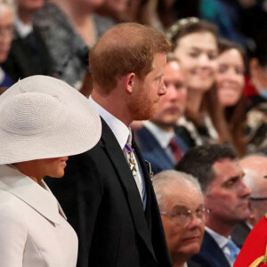 Le prince Harry, duc de Sussex, et Meghan Markle, duchesse de Sussex - Les membres de la famille royale et les invités lors de la messe célébrée à la cathédrale Saint-Paul de Londres, dans le cadre du jubilé de platine (70 ans de règne) de la reine Elisabeth II d'Angleterre. Londres, le 3 juin 2022.