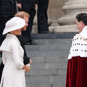 Le prince Harry, duc de Sussex, et Meghan Markle, duchesse de Sussex - Les membres de la famille royale et les invités lors de la messe célébrée à la cathédrale Saint-Paul de Londres, dans le cadre du jubilé de platine (70 ans de règne) de la reine Elisabeth II d'Angleterre. Londres, le 3 juin 2022.