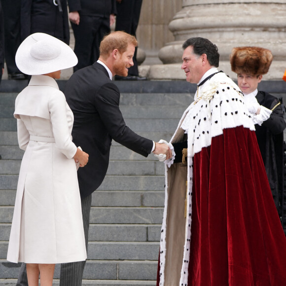 Le prince Harry, duc de Sussex, et Meghan Markle, duchesse de Sussex - Les membres de la famille royale et les invités lors de la messe célébrée à la cathédrale Saint-Paul de Londres, dans le cadre du jubilé de platine (70 ans de règne) de la reine Elisabeth II d'Angleterre. Londres, le 3 juin 2022.