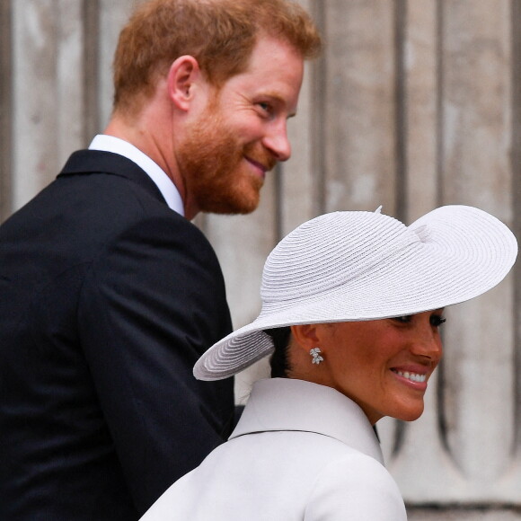 Le prince Harry, duc de Sussex, et Meghan Markle, duchesse de Sussex - Les membres de la famille royale et les invités lors de la messe célébrée à la cathédrale Saint-Paul de Londres, dans le cadre du jubilé de platine (70 ans de règne) de la reine Elisabeth II d'Angleterre. Londres, le 3 juin 2022.