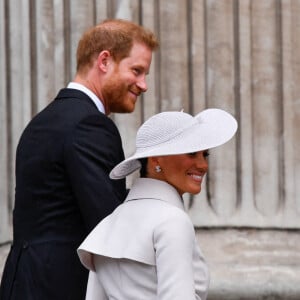 Le prince Harry, duc de Sussex, et Meghan Markle, duchesse de Sussex - Les membres de la famille royale et les invités lors de la messe célébrée à la cathédrale Saint-Paul de Londres, dans le cadre du jubilé de platine (70 ans de règne) de la reine Elisabeth II d'Angleterre. Londres, le 3 juin 2022.