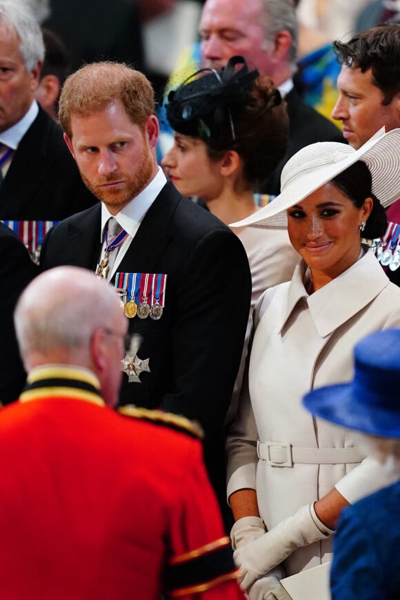 Le prince Harry, duc de Sussex, et Meghan Markle, duchesse de Sussex - Les membres de la famille royale et les invités lors de la messe célébrée à la cathédrale Saint-Paul de Londres, dans le cadre du jubilé de platine (70 ans de règne) de la reine Elisabeth II d'Angleterre. Londres, le 3 juin 2022.