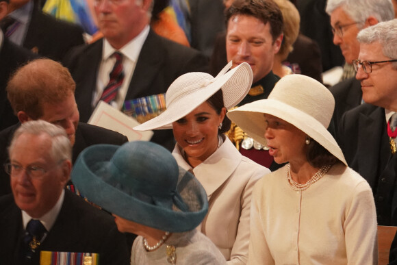 Le prince Harry, duc de Sussex, et Meghan Markle, duchesse de Sussex - Les membres de la famille royale et les invités lors de la messe célébrée à la cathédrale Saint-Paul de Londres, dans le cadre du jubilé de platine (70 ans de règne) de la reine Elisabeth II d'Angleterre. Londres, le 3 juin 2022.