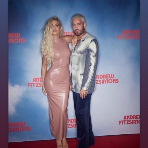 Khloe Kardashian dans une robe moulante en latex en compagnie d'Andrew Fitzsimons, le 3 juin 2022 sur Instagram.