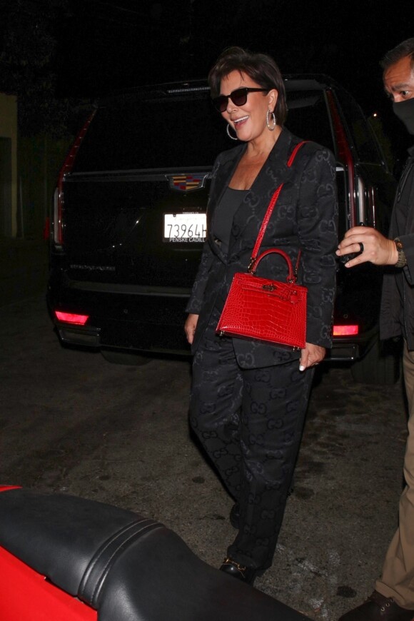 Exclusif - Kris Jenner à la sortie du restaurant "Craig's" à Los Angeles, le 2 juin 2022.  EXCLUSIVE West Holywood, CA - Kris Jenner leaves Craig's restaurant after dinner with daughters Khloe and Kendall. 