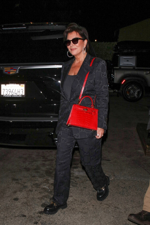 Exclusif - Kris Jenner à la sortie du restaurant "Craig's" à Los Angeles, le 2 juin 2022.  EXCLUSIVE West Holywood, CA - Kris Jenner leaves Craig's restaurant after dinner with daughters Khloe and Kendall. 