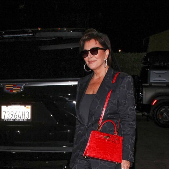 Exclusif - Kris Jenner à la sortie du restaurant "Craig's" à Los Angeles, le 2 juin 2022.  EXCLUSIVE West Holywood, CA - Kris Jenner leaves Craig's restaurant after dinner with daughters Khloe and Kendall. 