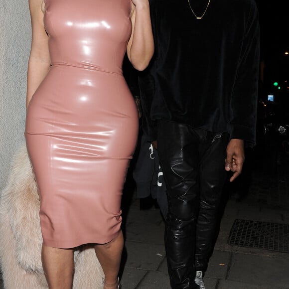 Kim Kardashian et son mari Kanye West sont allés chez le tatoueur Sang Bleu Tattoo dans le quartier d'Hackney à Londres, le 25 février 2015.