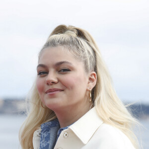 Louane Emera - Photocall de la série "Visions" lors de la 5e saison du festival International des Séries "Canneseries" à Cannes, le 3 avril 2022. © Denis Guignebourg/Bestimage