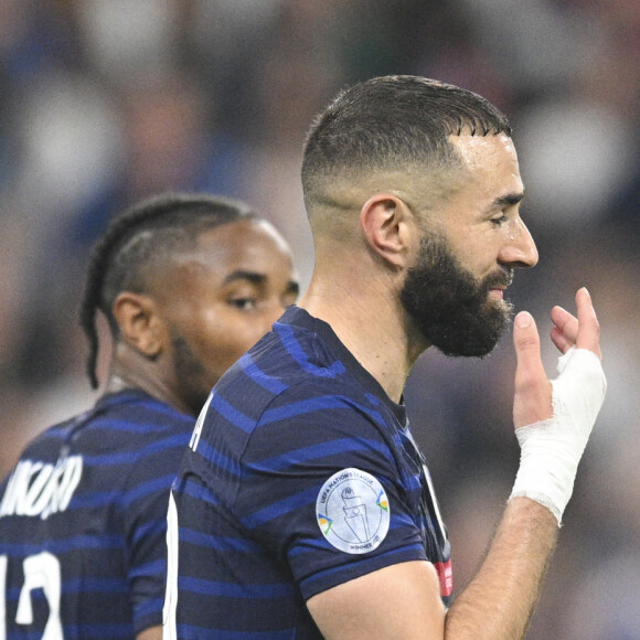 Déception des joueurs de l equipe de france Karim Benzema (France) / Lucas Hernandez (France) apres le second but de Andreas Cornelius (Danemark) lors du match de Ligue des nations opposant la France au Danemark au stade de France, à Saint-Denis, Seine, Saint-Denis, France, le 3 juin 2022. Le Danemark a gagné 2-1. © Jean-Baptiste Autissier/Panoramic/Bestimage 