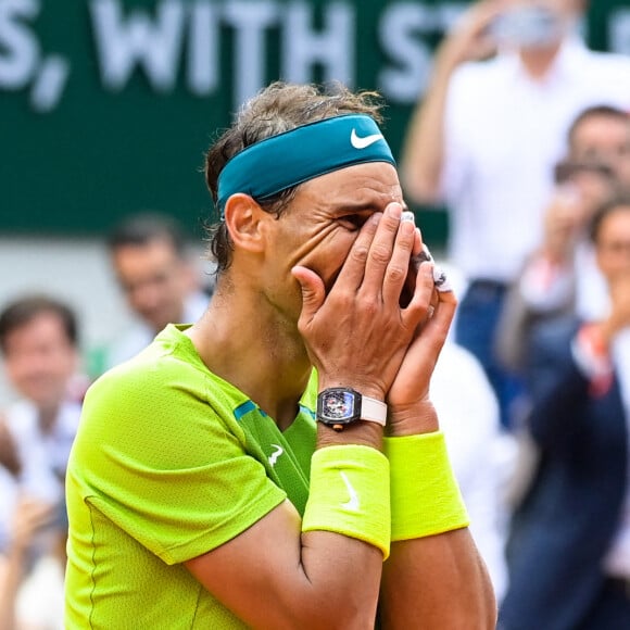 Rafael "Rafa" Nadal ( Espagne ) en fin du match lors de la finale simple messieurs (jour 15) aux Internationaux de France de tennis de Roland Garros à Paris, France, le 5 juin 2022. Nadal gagne son 14ème Roland-Garros, 6-3, 6-3, 6-0, (22 titres du grand chelem). © Federico Pestellini/Panoramic/Bestimage