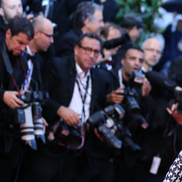 Mélanie Doutey et Gilles Lellouche - Montée des Marches du film "Thérèse Desqueyroux" présenté en clôture du Festival de Cannes 2012. 