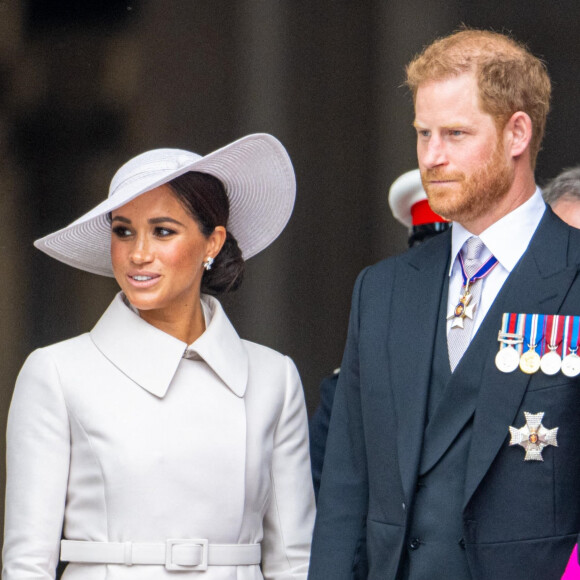 Le prince Harry, duc de Sussex, et Meghan Markle, duchesse de Sussex - Les membres de la famille royale et les invités lors de la messe célébrée à la cathédrale Saint-Paul de Londres, dans le cadre du jubilé de platine (70 ans de règne) de la reine Elisabeth II d'Angleterre. Londres.