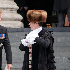 Le prince Harry, duc de Sussex, et Meghan Markle, duchesse de Sussex - Les membres de la famille royale et les invités à la sortie de la messe du jubilé, célébrée à la cathédrale Saint-Paul de Londres, Royaume Uni, le 3 juin 2022. © Avalon/Panoramic/Bestimage 