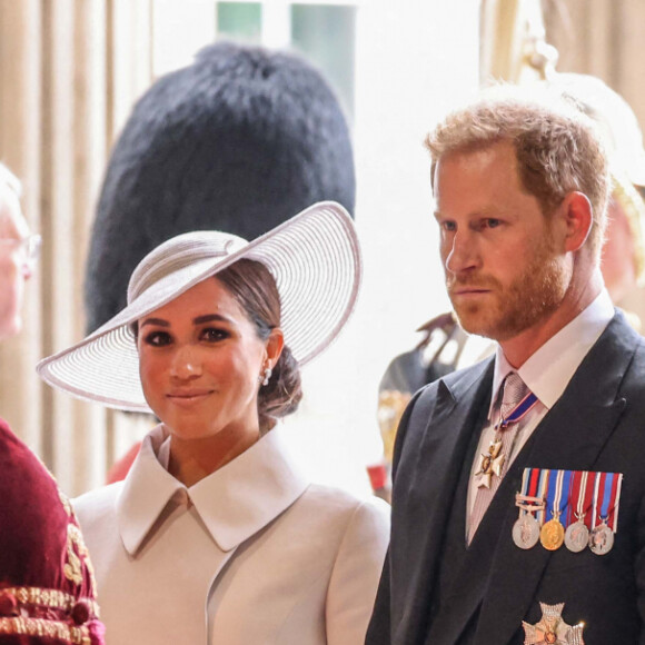 Le prince Harry, duc de Sussex et Meghan Markle, duchesse de Sussex - Les membres de la famille royale et les invités lors de la messe célébrée à la cathédrale Saint-Paul de Londres, dans le cadre du jubilé de platine (70 ans de règne) de la reine Elisabeth II d'Angleterre. Londres, le 3 juin 2022. 