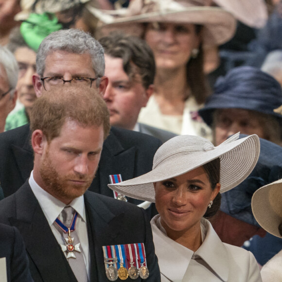 Le prince Harry, duc de Sussex, et Meghan Markle, duchesse de Sussex - Les membres de la famille royale et les invités lors de la messe célébrée à la cathédrale Saint-Paul de Londres, dans le cadre du jubilé de platine (70 ans de règne) de la reine Elisabeth II d'Angleterre. Londres, le 3 juin 2022. 