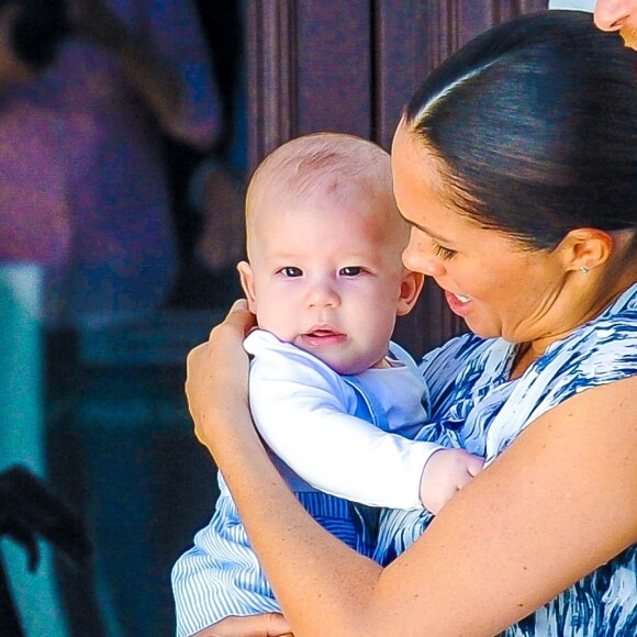 Le prince Harry et Meghan Markle présentent leur fils Archie à Desmond Tutu à Cape Town, Afrique du Sud le 25 septembre 2019. 
