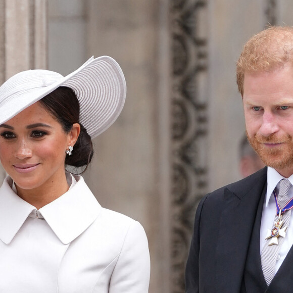 Le prince Harry, duc de Sussex, et Meghan Markle, duchesse de Sussex - Les membres de la famille royale et les invités à la sortie de la messe du jubilé, célébrée à la cathédrale Saint-Paul de Londres, Royaume Uni, le 3 juin 2022. 