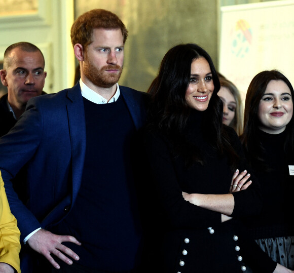 Le prince Harry et sa fiancée Meghan Markle lors d'une réception pour les jeunes au palais de Holyroodhouse à Edimbbourg, Ecosse le 13 février 2018.