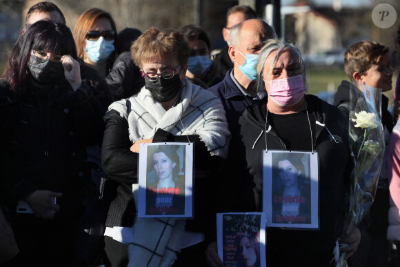 Les proches se sont réunis pour une marche blanche en hommage à Delphine Jubillar, l'infirmière de 33 ans, disparue il y a un an, à Cagnac-les-Mines. Le 19 décembre 2021
