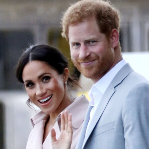 Le prince Harry, duc de Sussex et sa femme Meghan Markle, duchesse de Sussex, arrivent à l'exposition commémorative de la naissance de Nelson Mandela au centre Southbank à Londres, 