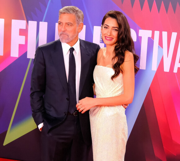 George Clooney et Amal à la première du film "The tender bar" lors du 65ème festival du film de Londres (BFI) le 10 octobre 2021. 