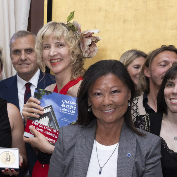 France de Griessen, Charlotte Mus, Jean-Charles de Castelbajac, Jeanne d'Hauteserre, Alexandra Rossi Von Thüngen, Laurent Maugoust, Michèle Rossi Von Thüngen - Remises du Prix du Livre de l'Art de Vivre Parisien, du Trophée du Fouquet's et du Prix de la Mairie du 8e. Paris, le 8 juin 2022. © Jack Tribeca / Bestimage