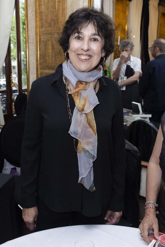 Isabelle Alonso - Librairie éphémère au Fouquet's lors des remises du Prix du Livre de l'Art de Vivre Parisien, du Trophée du Bouquets et du Prix de la Mairie du 8ème - Paris le 08/06/2022 - © Jack Tribeca / Bestimage 