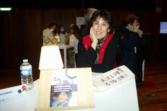 Isabelle Alonso, chroniqueuse lors de la première édition du festival "Aux livres citoyens" à la bibliothèque François-Mitterrand à Paris, France, le 11 février 2022. © Christophe Clovis/Bestimage