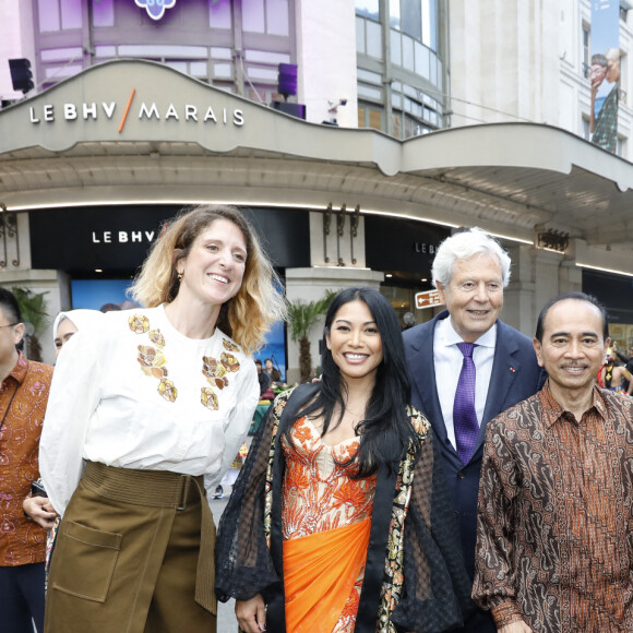 Amandine De Souza (Directrice BHV), Anggun, Mohamad Oemar - Inauguration de l'expostion "Indonésie : de Java à Bali" au BHV / Marais à Paris le 8 juin 2022. © Marc Ausset-Lacroix/Bestimage