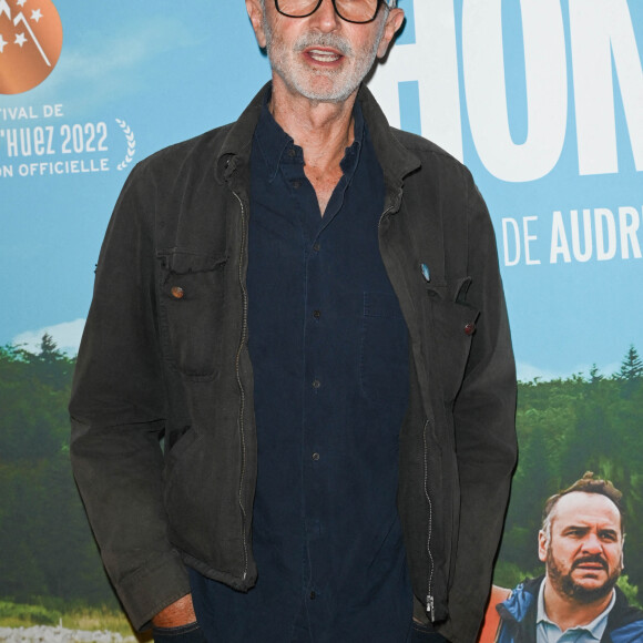 Thierry Lhermitte - Avant-première du film "Hommes au bord de la crise de nerfs" au cinéma Pathé Wepler à Paris. Le 11 mai 2022 © Coadic Guirec / Bestimage