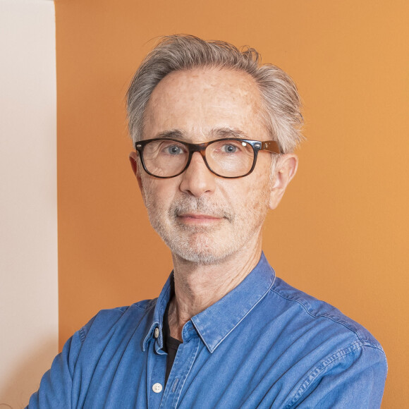 Exclusif - Thierry Lhermitte - Backstage de l'enregistrement de l'émission "On est presque en direct" (OEED), présentée par L.Ruquier, et diffusée sur France 2 le 28 novembre 2020 © Jack Tribeca / Bestimage 
