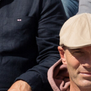 Zinedine Zidane - Les célébrités dans les tribunes lors des Internationaux de France de Tennis de Roland Garros 2022, le 27 mai 2022. © MPP / Bestimage 