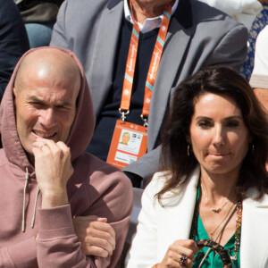Zinedine Zidane et sa femme Véronique - Les célébrités dans les tribunes lors des Internationaux de France de Tennis de Roland Garros 2022, le 27 mai 2022. © MPP / Bestimage 