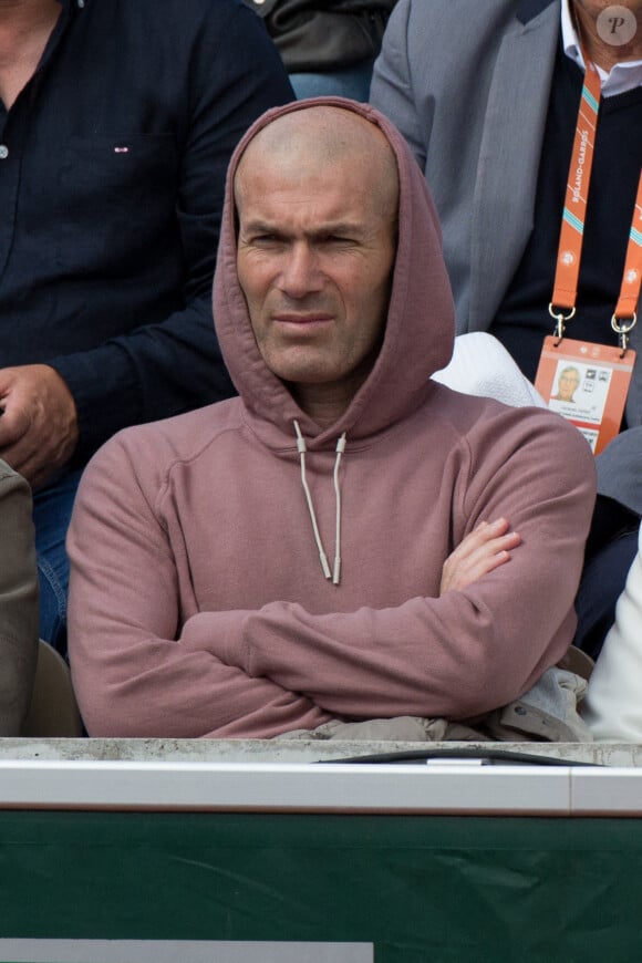 Zinedine Zidane - Les célébrités dans les tribunes lors des Internationaux de France de Tennis de Roland Garros. © MPP / Bestimage 