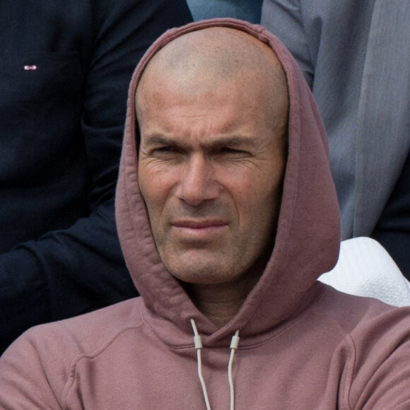 Zinedine Zidane - Les célébrités dans les tribunes lors des Internationaux de France de Tennis de Roland Garros. © MPP / Bestimage 