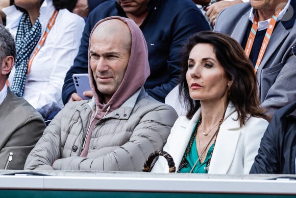 Les amoureux de Roland Garros - Zinédine Zidane et sa femme Véronique Zidane dans les tribunes lors des Internationaux de France de Tennis de Roland Garros 2022 (jour 6), à Paris, France, le 27 mai 2022. © Bertrand Rindoff/Bestimage 