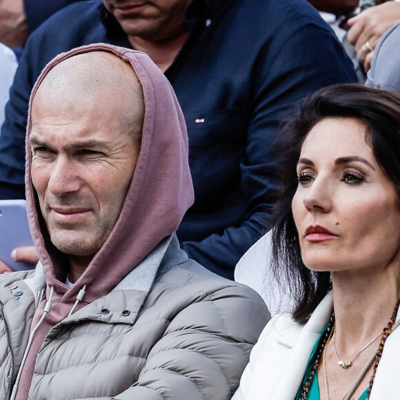Les amoureux de Roland Garros - Zinédine Zidane et sa femme Véronique Zidane dans les tribunes lors des Internationaux de France de Tennis de Roland Garros 2022 (jour 6), à Paris, France, le 27 mai 2022. © Bertrand Rindoff/Bestimage 