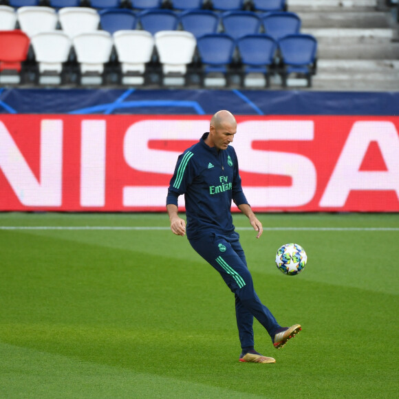 L'entraineur du Real Madrid Zinédine Zidane lors d'un entraînement de l'équipe du Real Madrid au Parc des Princes avant le match UEFA Ligue des Champions contre le Paris Saint-Germain à Paris, France, le 17 septembre 2019. © Lionel Urman/Bestimage 