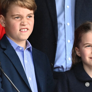 Le prince George de Cambridge et la princesse Charlotte de Cambridge en visite au château de Cardiff, Royaume Uni, le 4 juin 2022, à l'occasion du jubilé de platine de la reine d'Angleterre. 