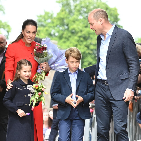 Le prince William, duc de Cambridge, et Catherine (Kate) Middleton, duchesse de Cambridge, accompagnés de leurs enfants, le prince George de Cambridge et la princesse Charlotte de Cambridge en visite au château de Cardiff, Royaume Uni, à l'occasion du jubilé de platine de la reine d'Angleterre. 