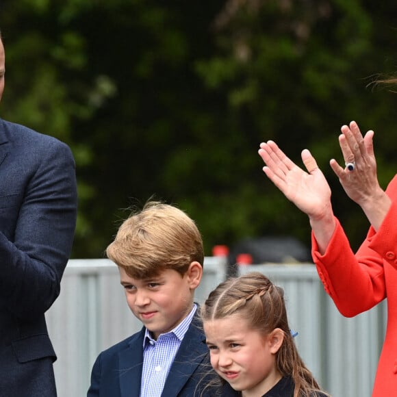 Le prince William, duc de Cambridge, et Catherine (Kate) Middleton, duchesse de Cambridge, accompagnés de leurs enfants, le prince George de Cambridge et la princesse Charlotte de Cambridge en visite au château de Cardiff, Royaume Uni, le 4 juin 2022, à l'occasion du jubilé de platine de la reine d'Angleterre. 